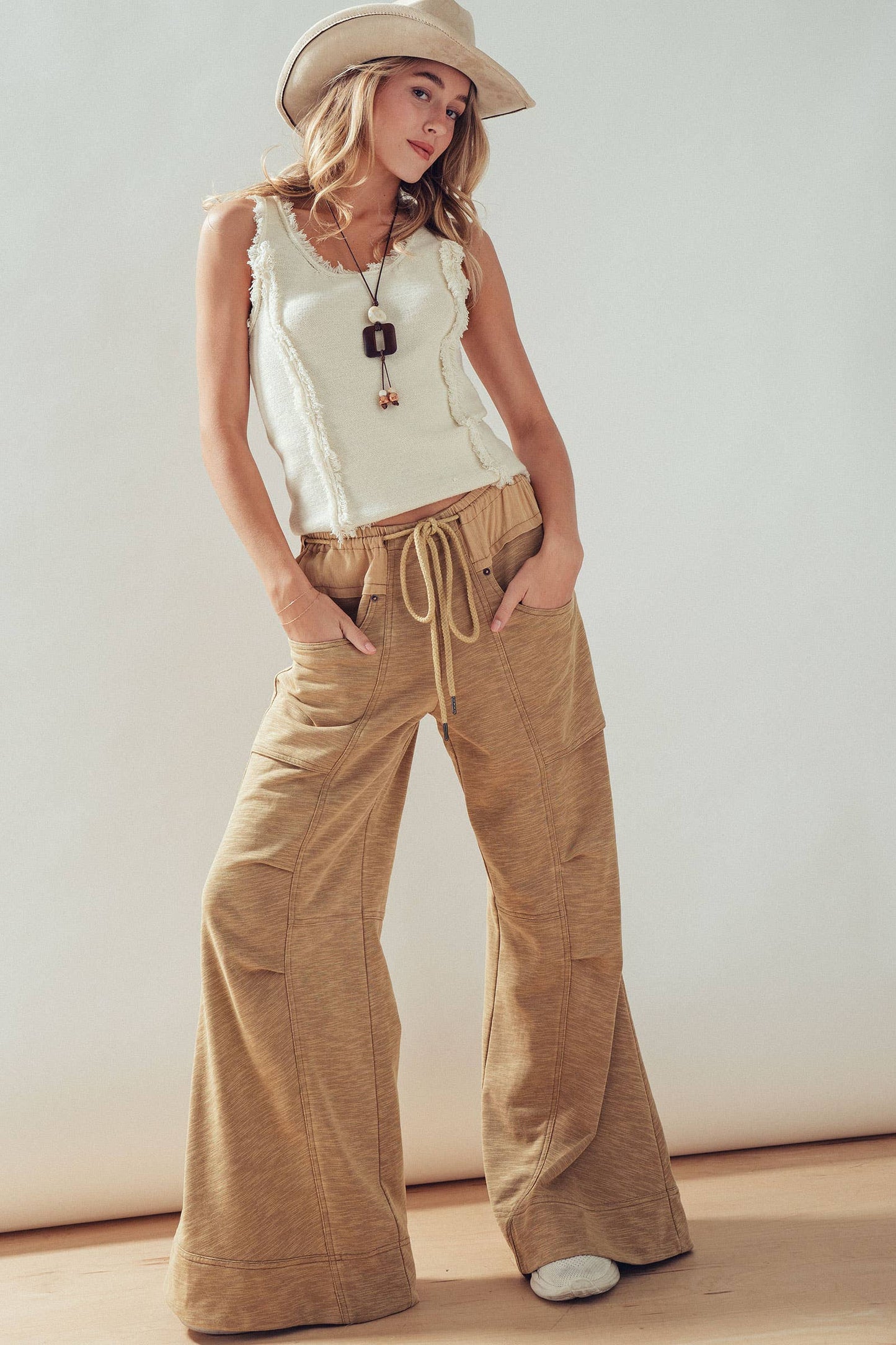 Urban Daizy - Frayed Trim Textured Knit Sleeveless Top
