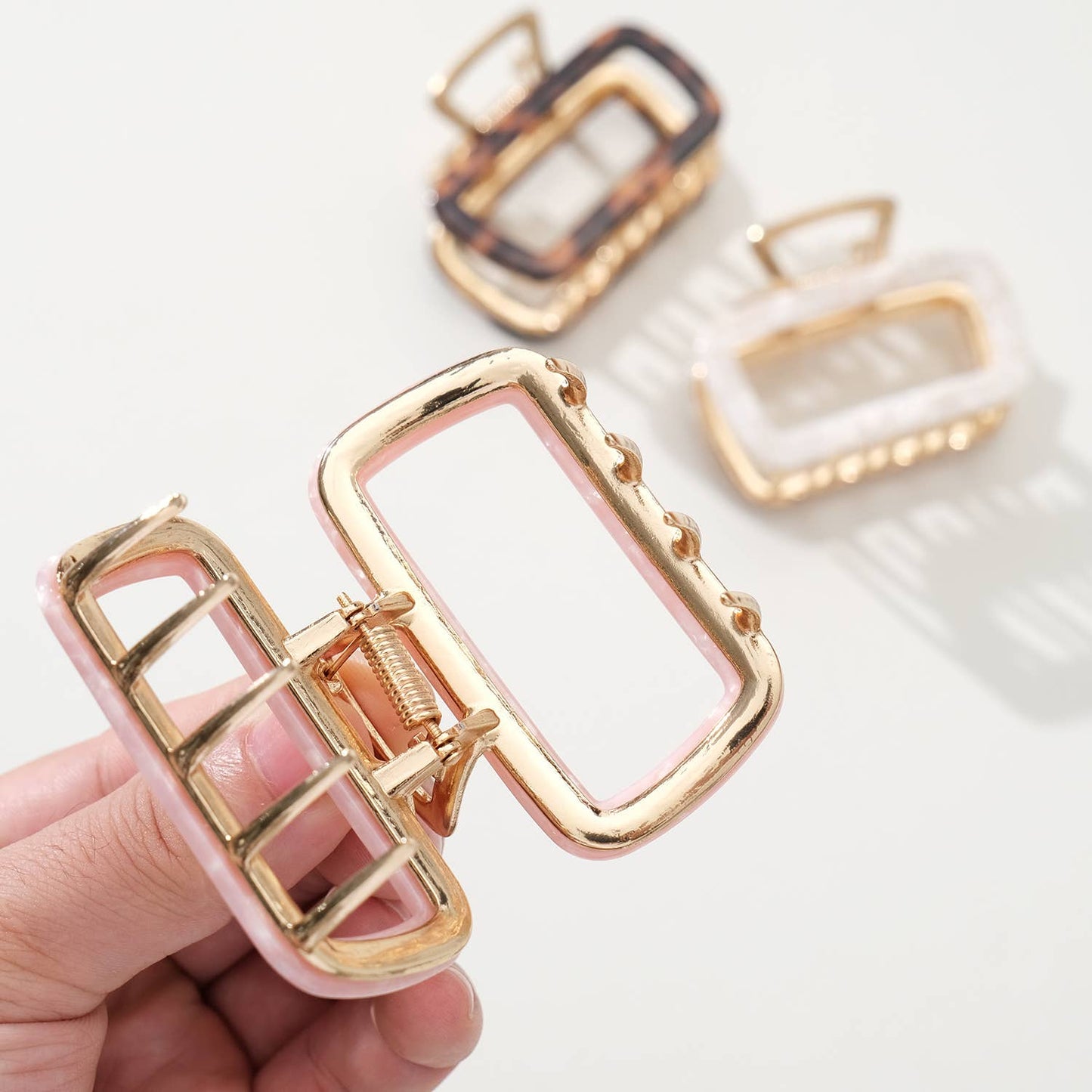 Harlow Medium Hollow Rectangle Metal Claw Clip