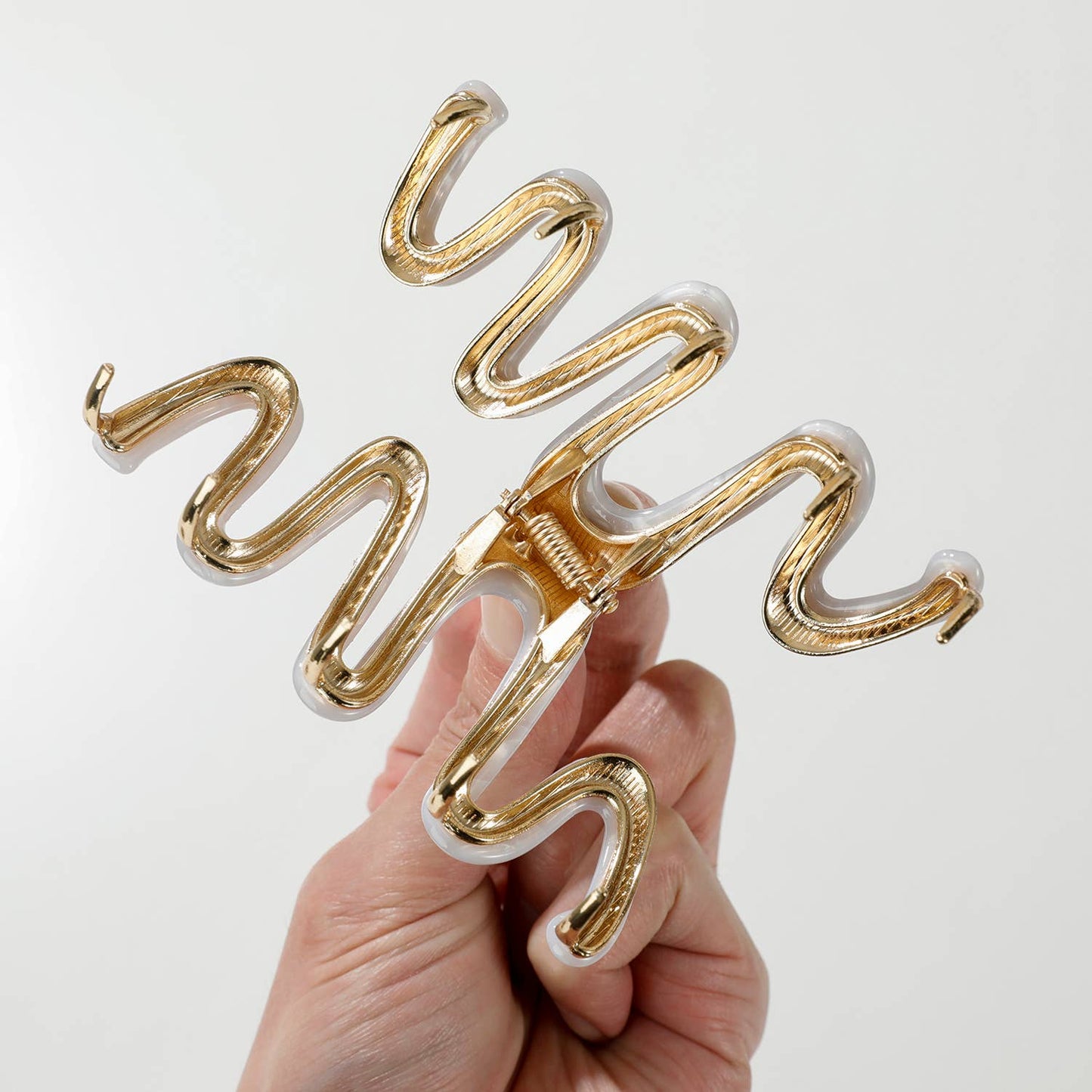 Willow Coastal Large Squiggle Metal Claw Clip