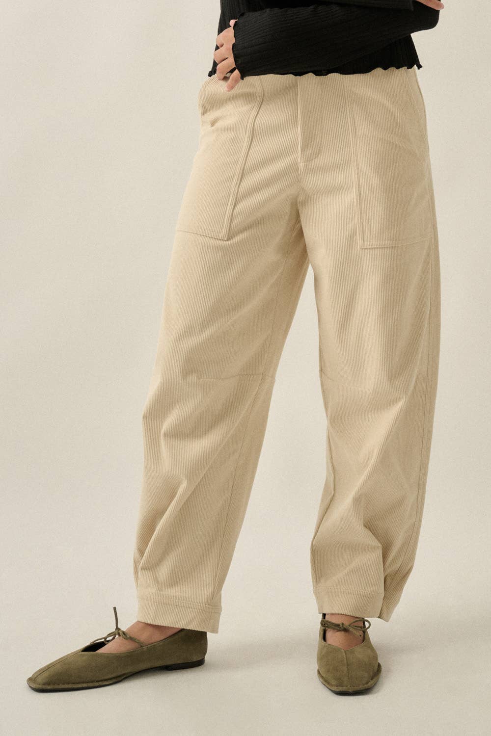 Solid Corduroy Pleated-Hem Pocket Barrel Pants