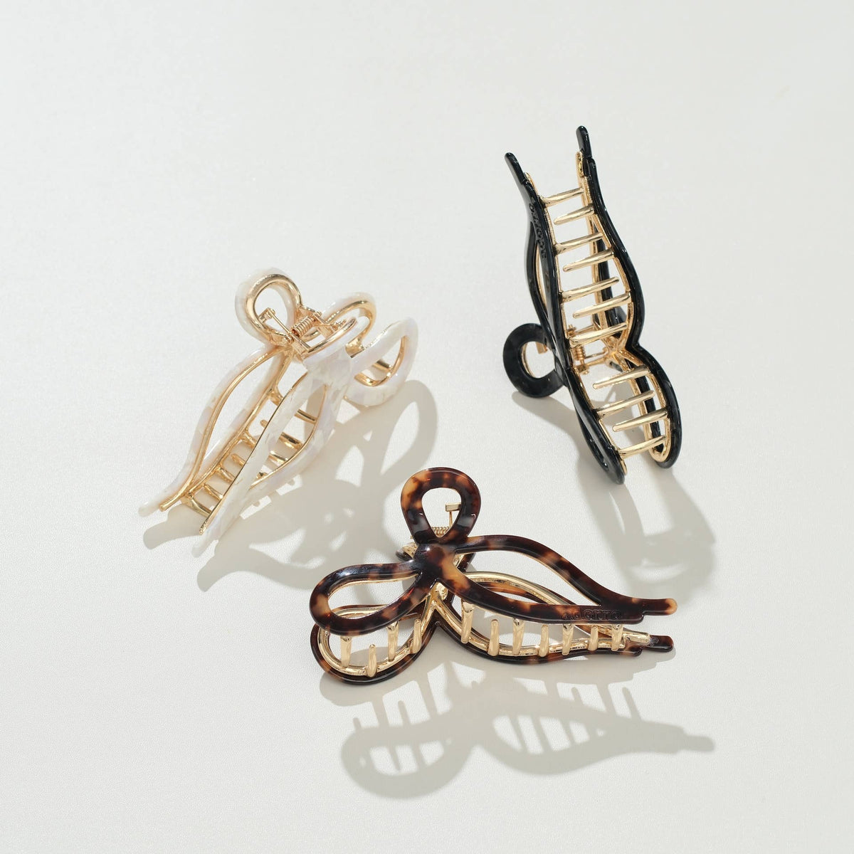 Adorro - Sabrina Vintage Snow Ribbon Metal Bow Claw Clip - Large
