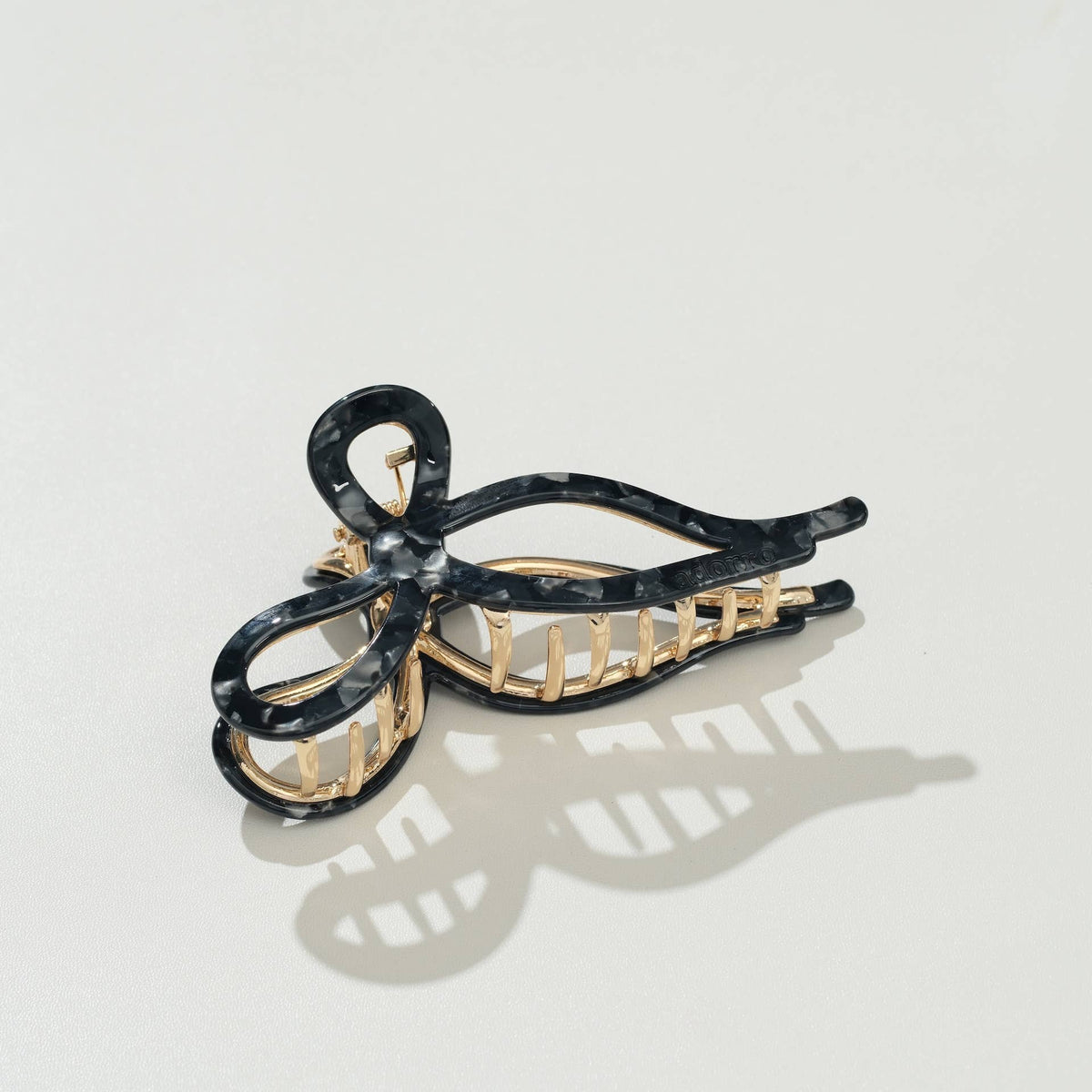 Adorro - Sabrina Vintage Snow Ribbon Metal Bow Claw Clip - Large