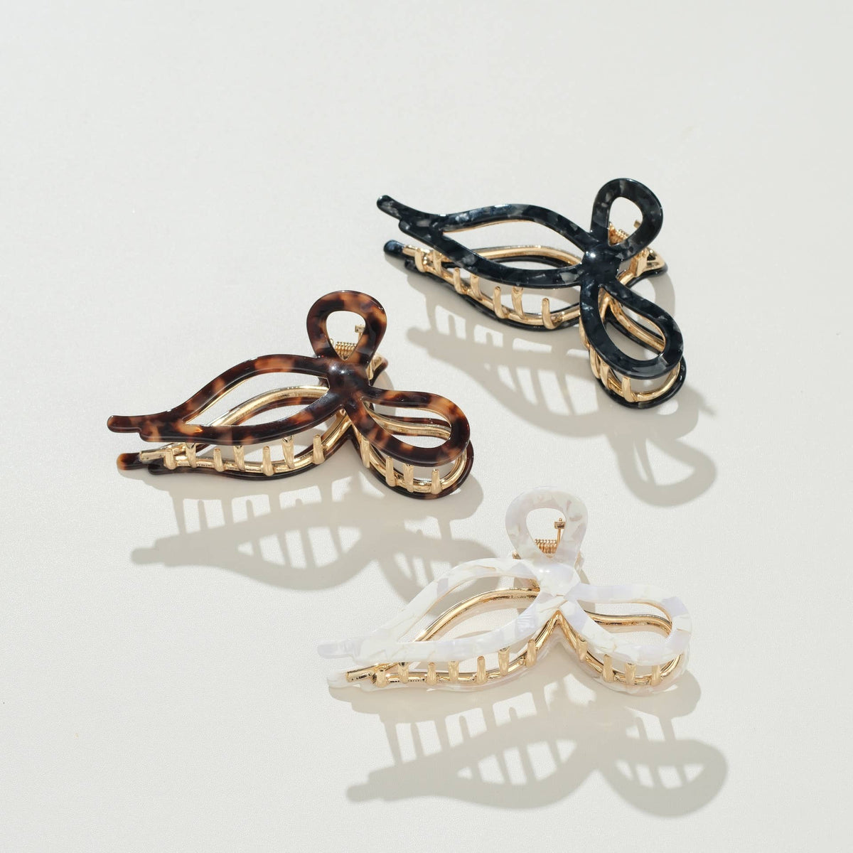 Adorro - Sabrina Vintage Snow Ribbon Metal Bow Claw Clip - Large