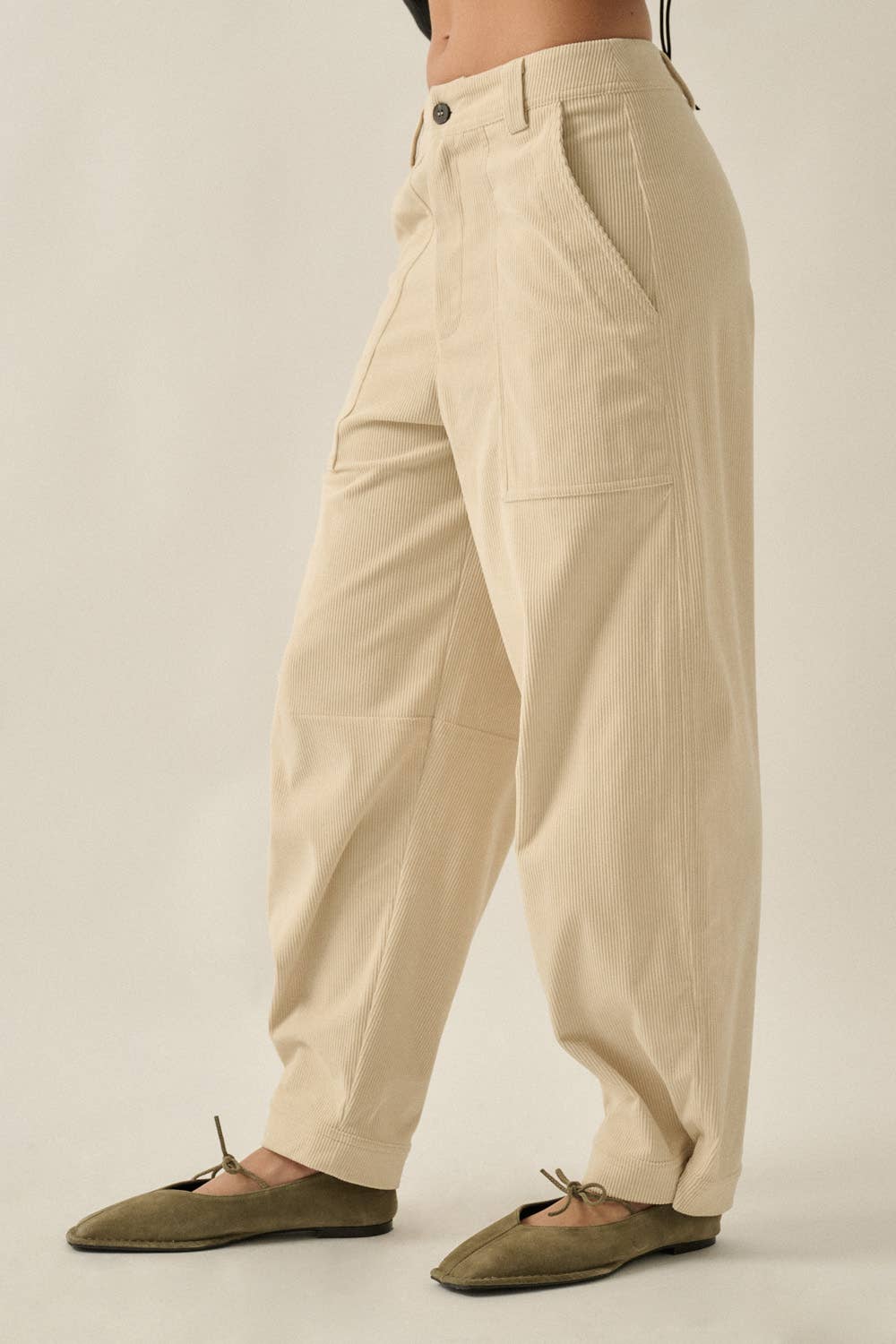 Solid Corduroy Pleated-Hem Pocket Barrel Pants
