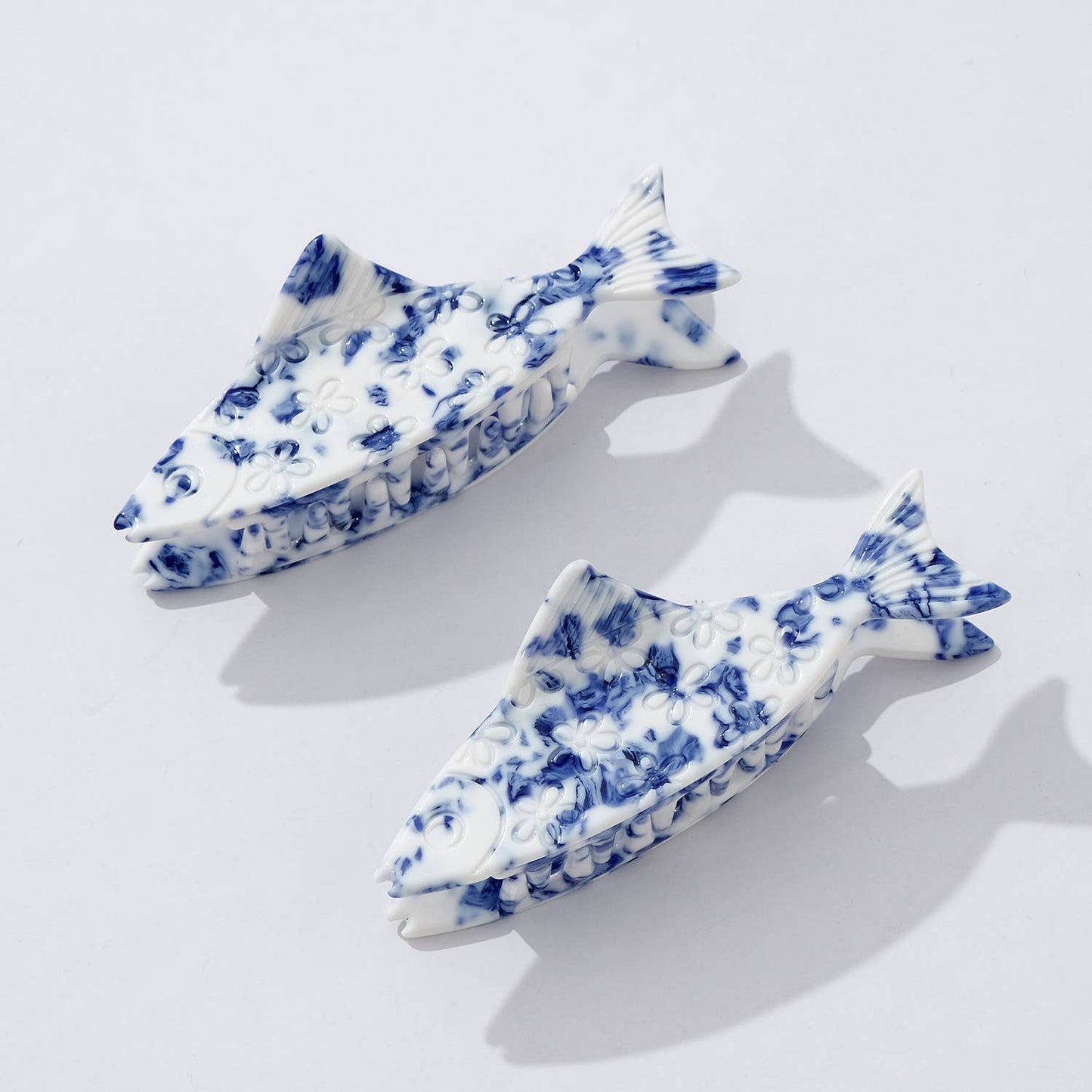 Coastal Blue Floral Fish Claw Clip (package of 1)