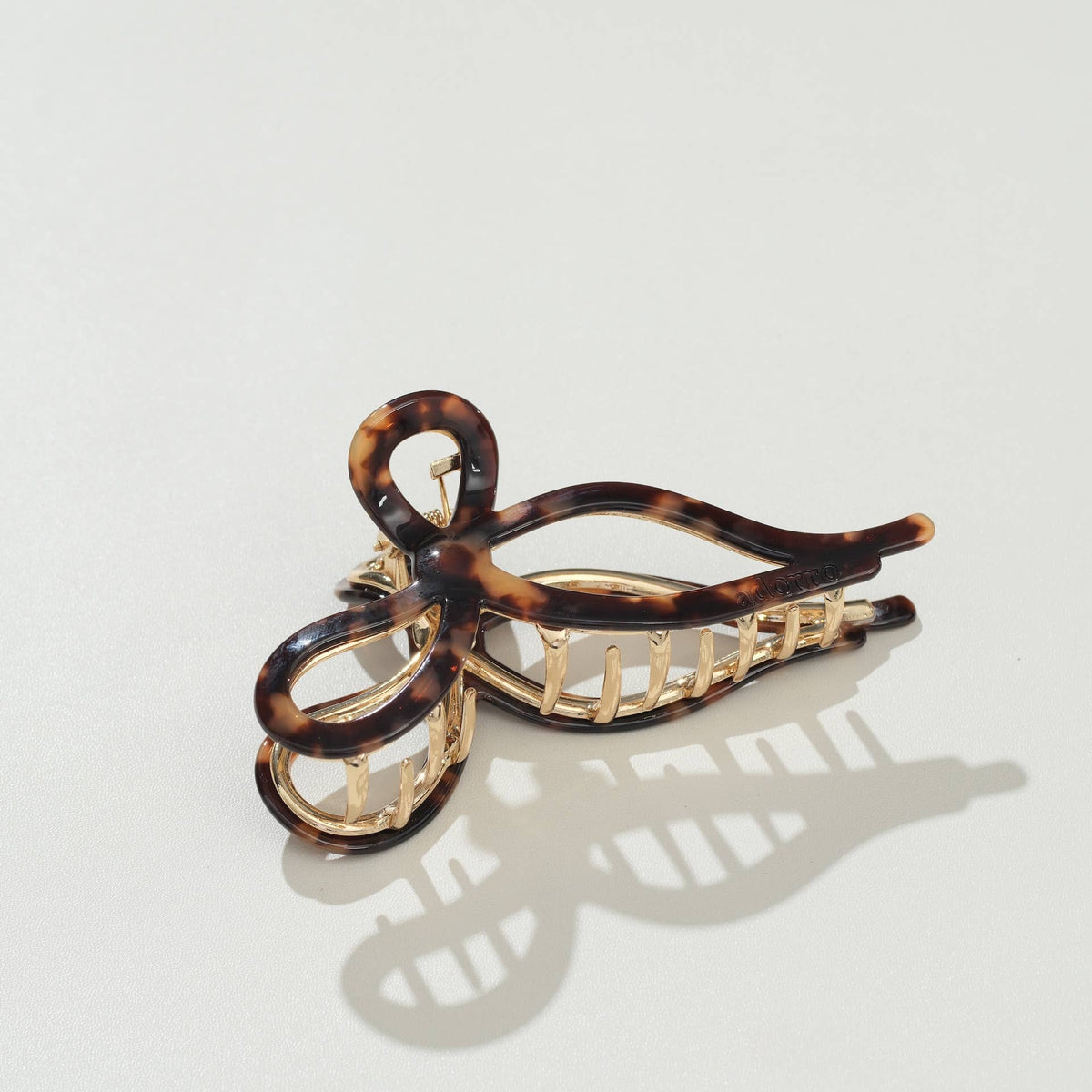 Adorro - Sabrina Vintage Snow Ribbon Metal Bow Claw Clip - Large