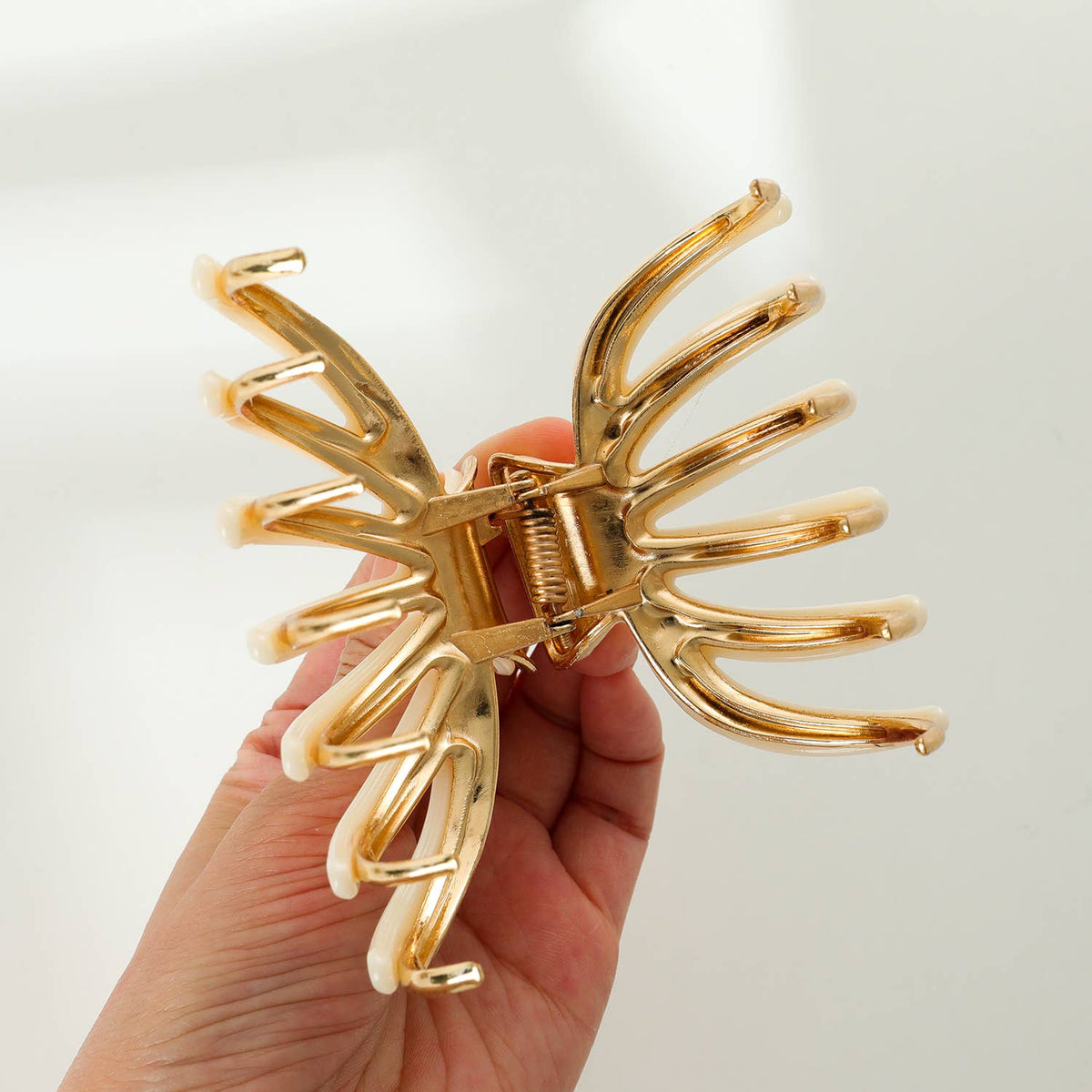 Adorro - Hailey Solid Gold Metal Octopus Claw Clip - Large