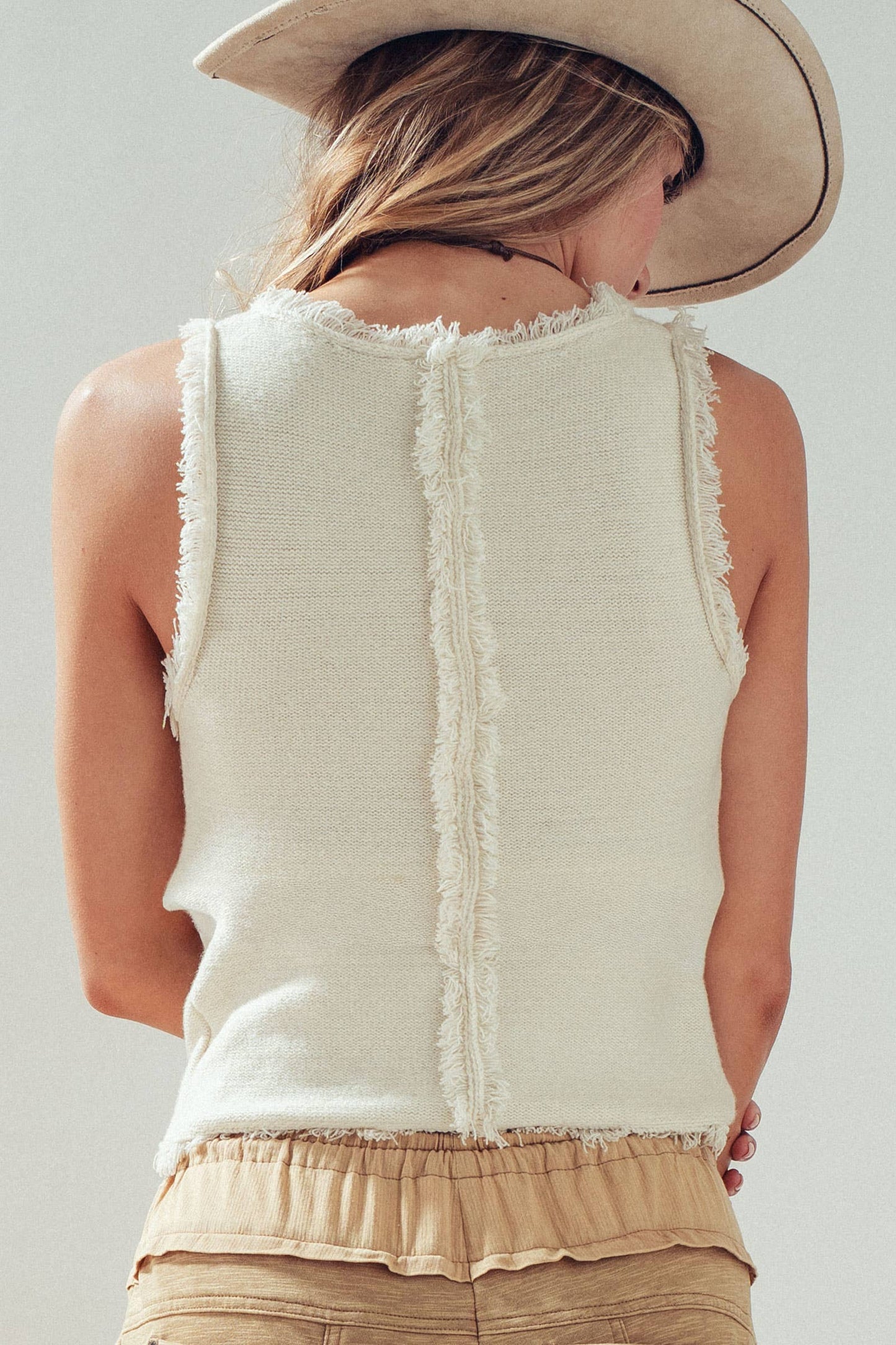 Urban Daizy - Frayed Trim Textured Knit Sleeveless Top