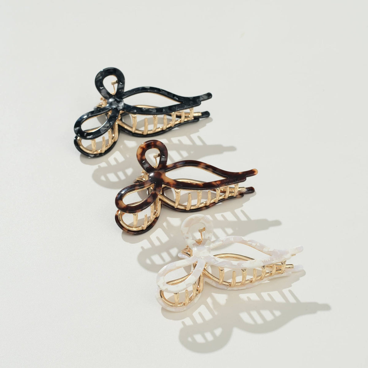 Adorro - Sabrina Vintage Snow Ribbon Metal Bow Claw Clip - Large